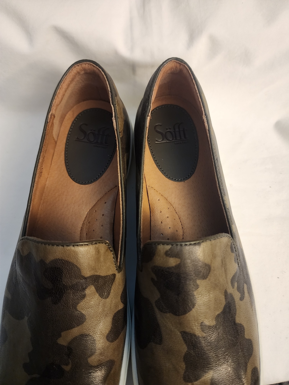 Sofft Women Camouflage Leather Slip-On Sneakers in Olive - Picture 3 of 3